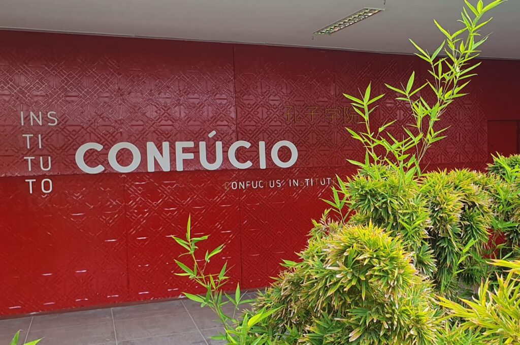 Imagem mostrando a fachada do instituto confúcio